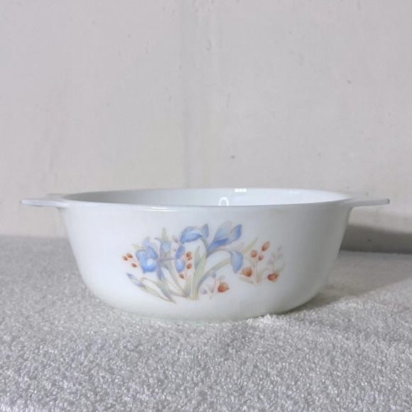Vintage England Pyrex Blue Iris Round Casserole Dish  Bowl - Picture 3 of 13